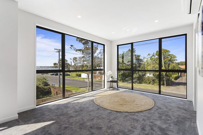 Photo of property in 24a Tamaki Bay Drive, Pakuranga, Auckland, 2010
