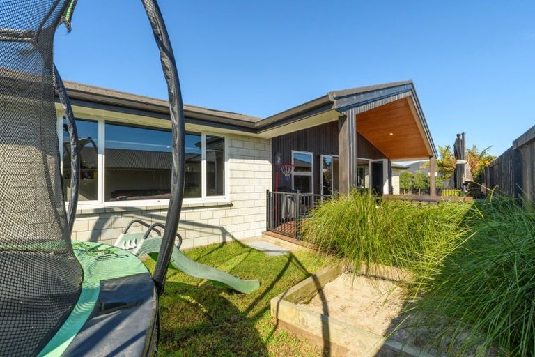 Photo of property in 28 Rotomanu Place, Pyes Pa, Tauranga, 3112