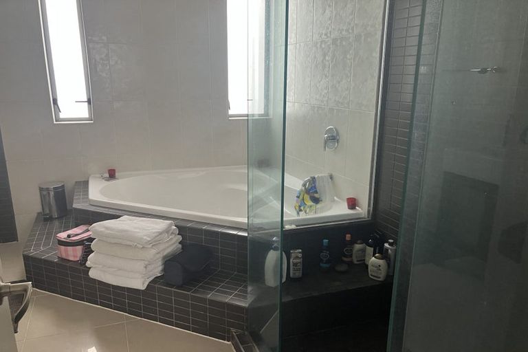 Photo of property in 34 Beach Road, Castor Bay, Auckland, 0620