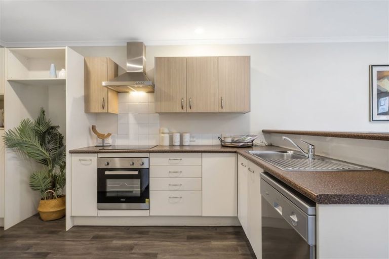 Photo of property in 4/15 Harbour View Road, Te Atatu Peninsula, Auckland, 0610