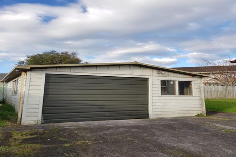 Photo of property in 18 Tomintoul Place, Highland Park, Auckland, 2010