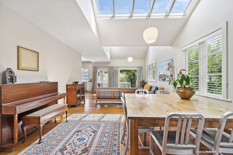 Photo of property in 19 Scarborough Terrace, Mount Victoria, Wellington, 6011