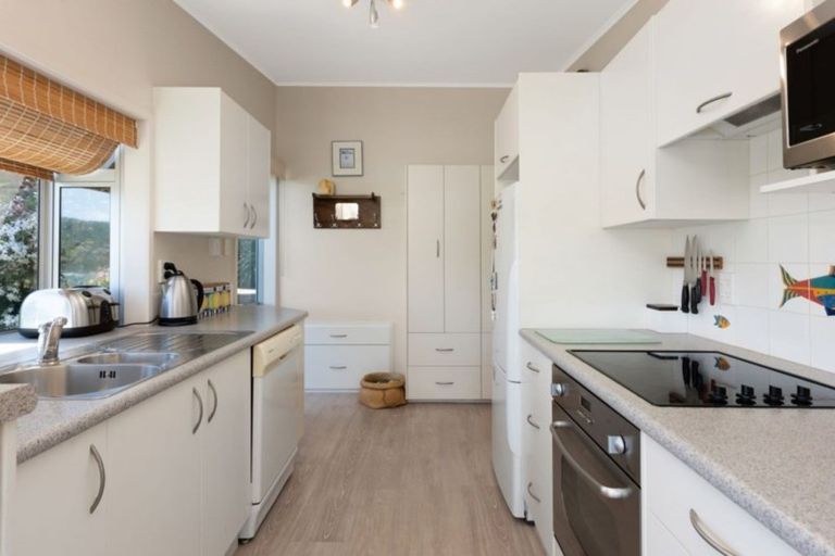 Photo of property in 10 Amelia Crescent, Waikawa, Picton, 7220