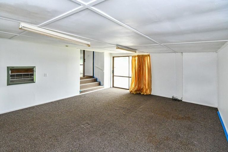 Photo of property in 15 Gainsborough Street, Manurewa, Auckland, 2102