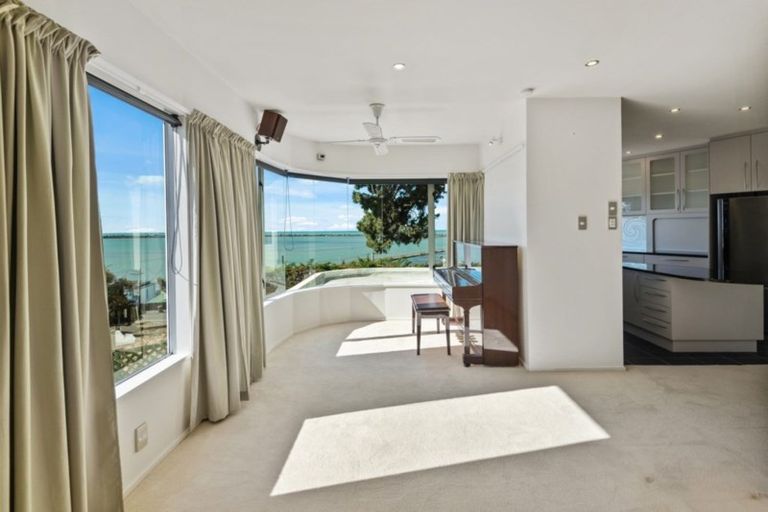 Photo of property in 34 Mount Pleasant Road, Mount Pleasant, Christchurch, 8081