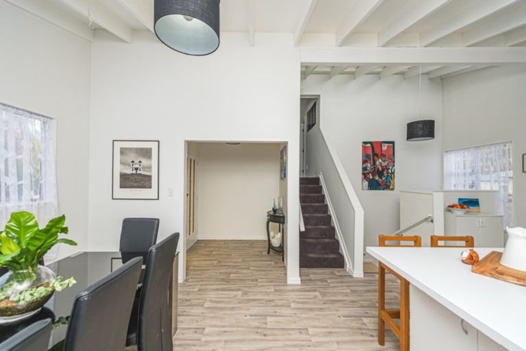 Photo of property in 2 Photinia Place, Aramoho, Whanganui, 4500