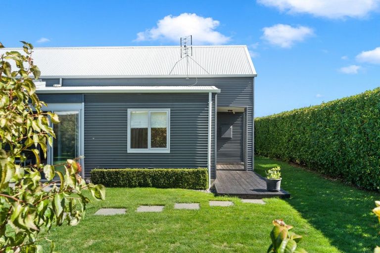 Photo of property in 12 Burgundy Drive, Martinborough, 5711