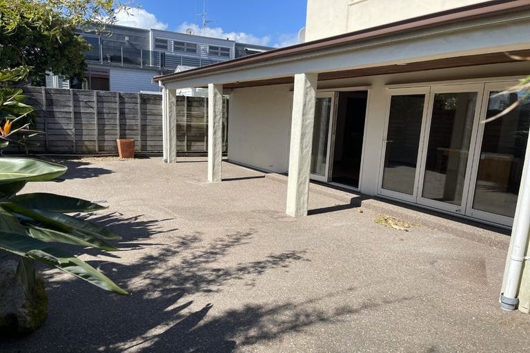 Photo of property in 69 Ocean View Road, Hillcrest, Auckland, 0627