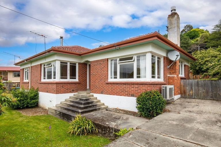Photo of property in 18 Branxholm Street, Roxburgh, 9500