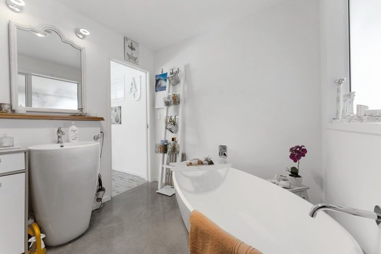 Photo of property in 2 Mercade Close, Stratford, 4332