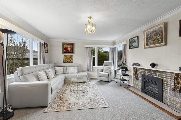 Photo of property in 63 Redwood Avenue, Tawa, Wellington, 5028