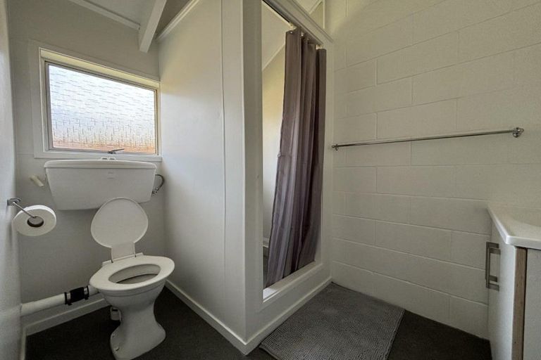 Photo of property in 45 Seaview Road, Marfell, New Plymouth, 4310