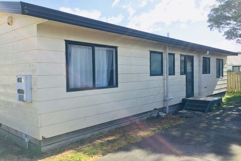 Photo of property in 2/24 Trentham Road, Papakura, 2110