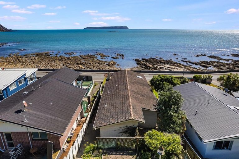 Photo of property in 22 Sunset Parade, Plimmerton, Porirua, 5026