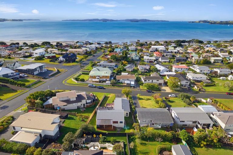 Photo of property in 3 Awatere Place, Snells Beach, 0920