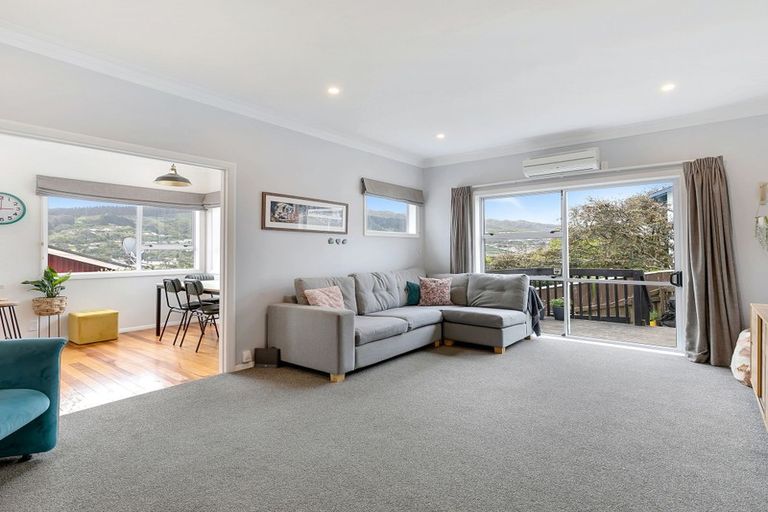 Photo of property in 13 Tawa Terrace, Tawa, Wellington, 5028