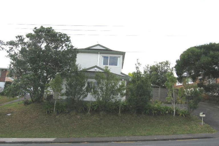 Photo of property in 2/64 Sunnynook Road, Sunnynook, Auckland, 0620