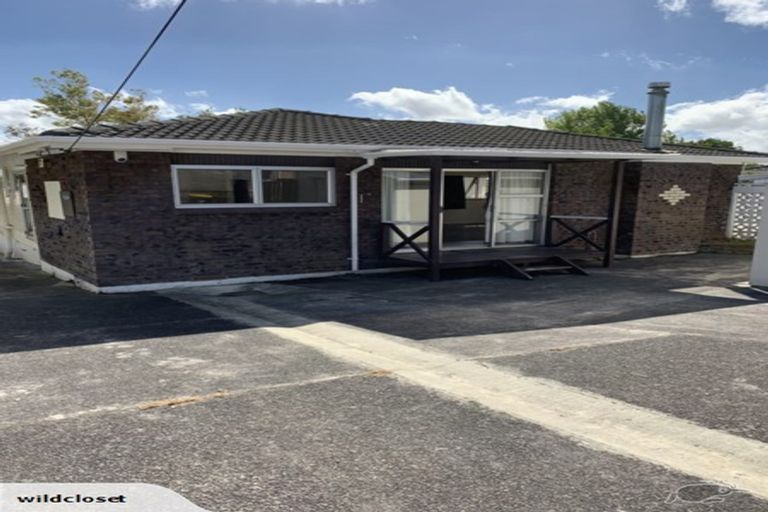 Photo of property in 94 Te Atatu Road, Te Atatu South, Auckland, 0610