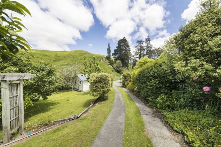 Photo of property in 18 Marshall Road, Hunterville, 4730