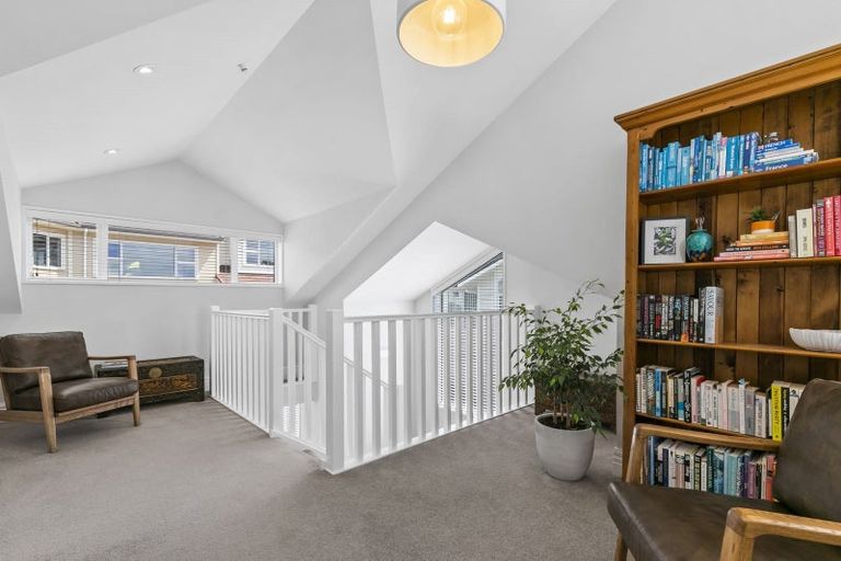 Photo of property in 5 Curnow Way, Kaiwharawhara, Wellington, 6035