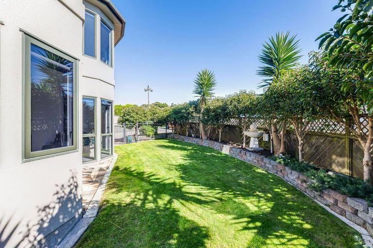 Photo of property in 8 Glengavel Grove, Papakowhai, Porirua, 5024