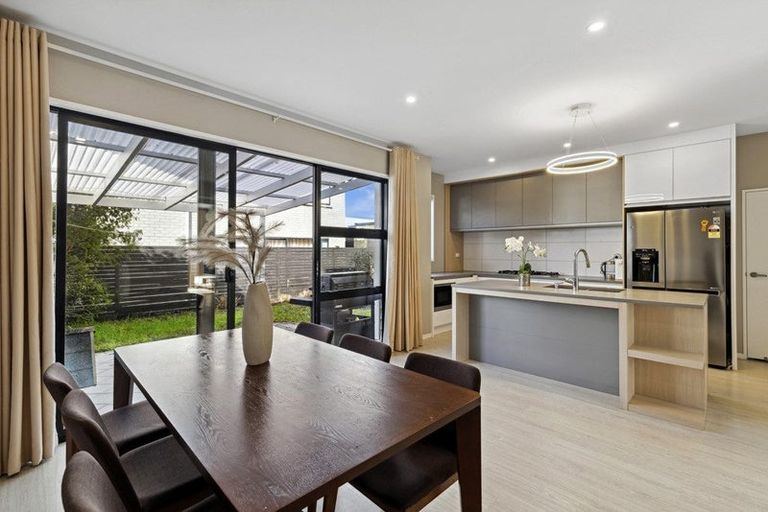 Photo of property in 10 Tihema Lane, Westgate, Auckland, 0614