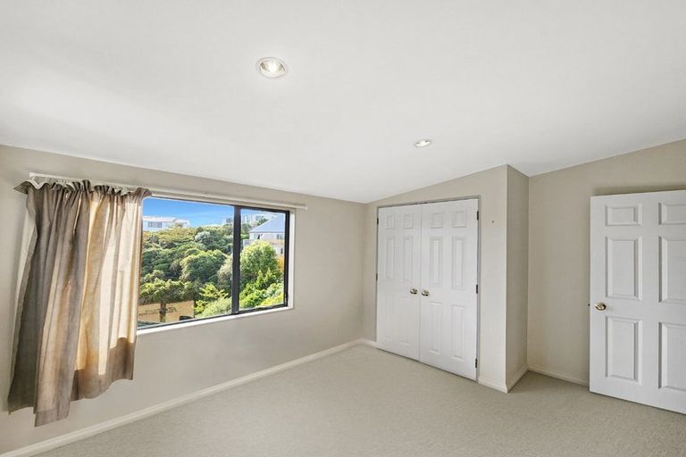 Photo of property in 82a Stewart Drive, Newlands, Wellington, 6037