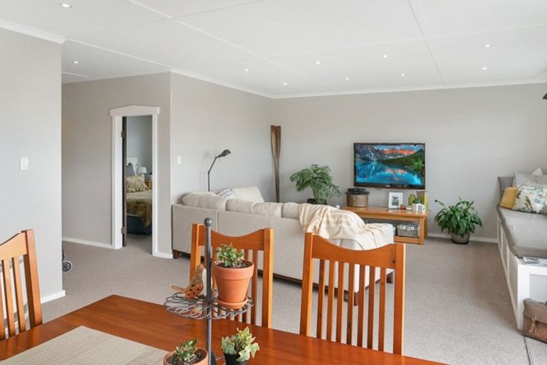 Photo of property in 7 Burns Street, Westown, New Plymouth, 4310