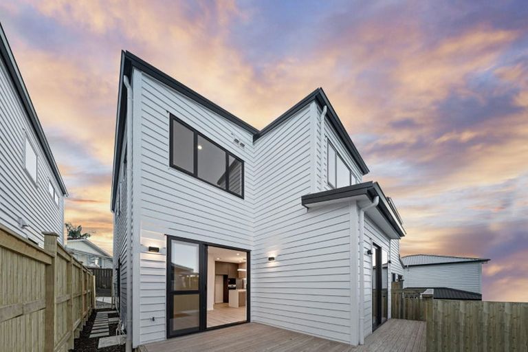 Photo of property in 16c Madison Place, Forrest Hill, Auckland, 0620