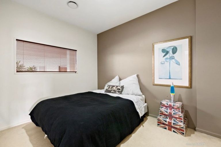 Photo of property in Stadium Garden Flats, 304/107 Thorndon Quay, Pipitea, Wellington, 6011