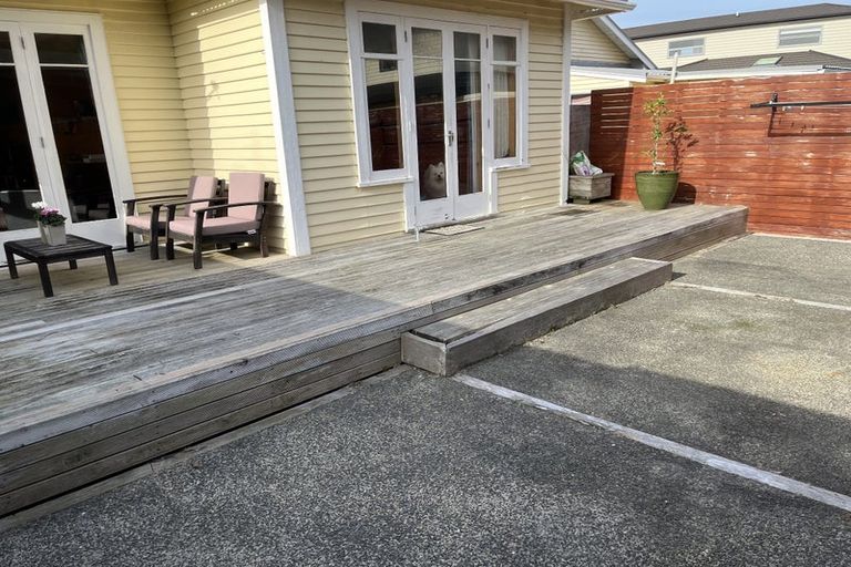 Photo of property in 55 Tauhinu Road, Miramar, Wellington, 6022