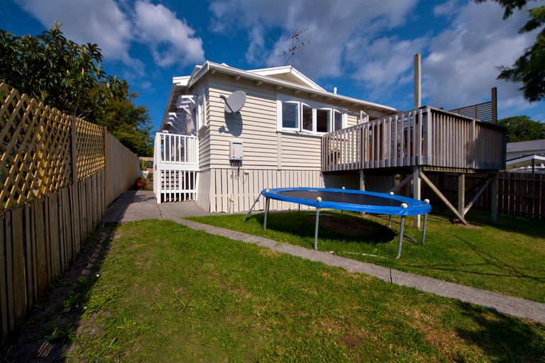 Photo of property in 53 Woodglen Road, Glen Eden, Auckland, 0602