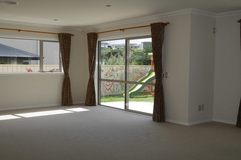 Photo of property in 31 Sumner Terrace, Aotea, Porirua, 5024