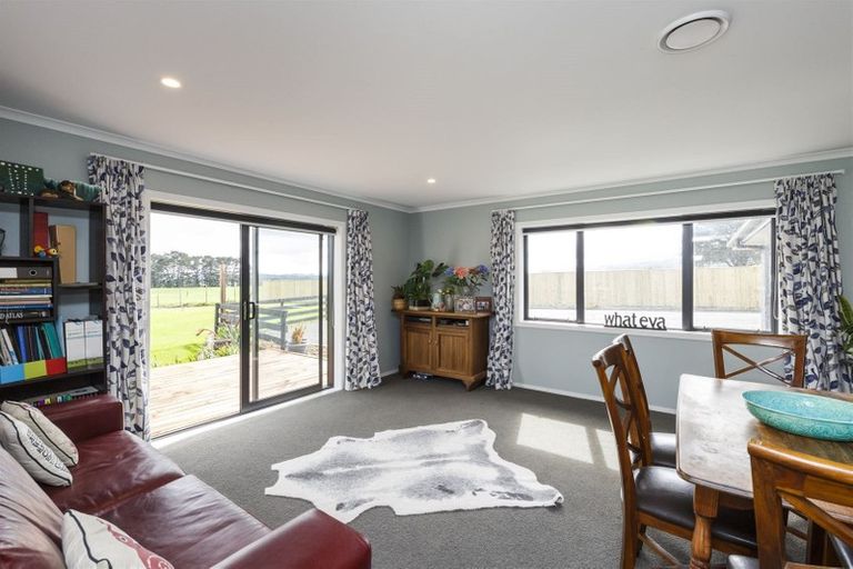 Photo of property in 52 Centre Road, Aokautere, Palmerston North, 4471