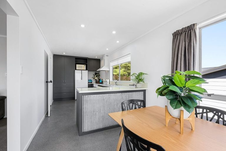 Photo of property in 16 Kaitangata Crescent, Kelson, Lower Hutt, 5010