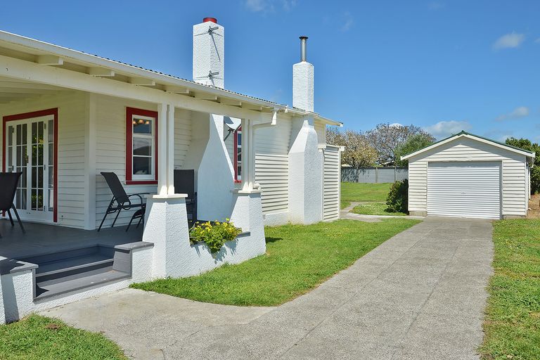Photo of property in 4 Naples Street, Martinborough, 5711