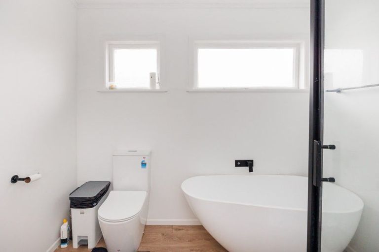 Photo of property in 18 Snowdon Avenue, Terrace End, Palmerston North, 4410