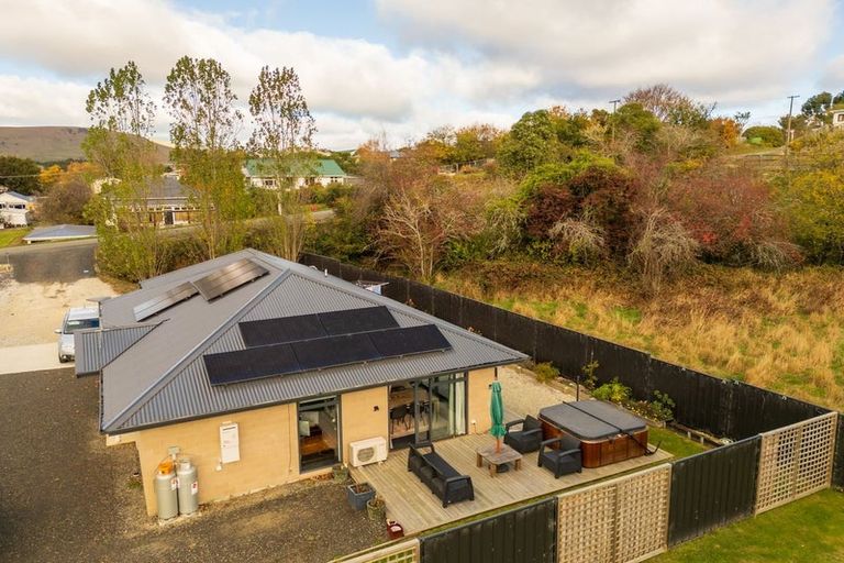 Photo of property in 25 Copinsha Street, Palmerston, 9430