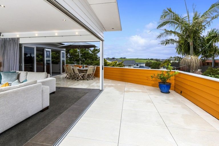 Photo of property in 1007 Beach Road, Torbay, Auckland, 0630