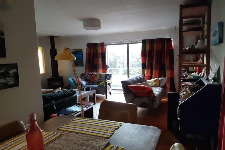 Photo of property in 11 Te Pari Pari Road, Pukerua Bay, 5026