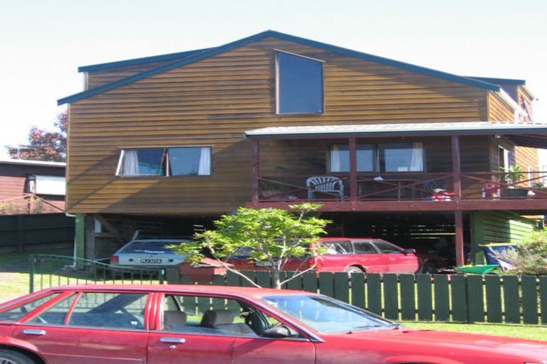 Photo of property in 10 Meadowvale Rise, Titirangi, Auckland, 0604