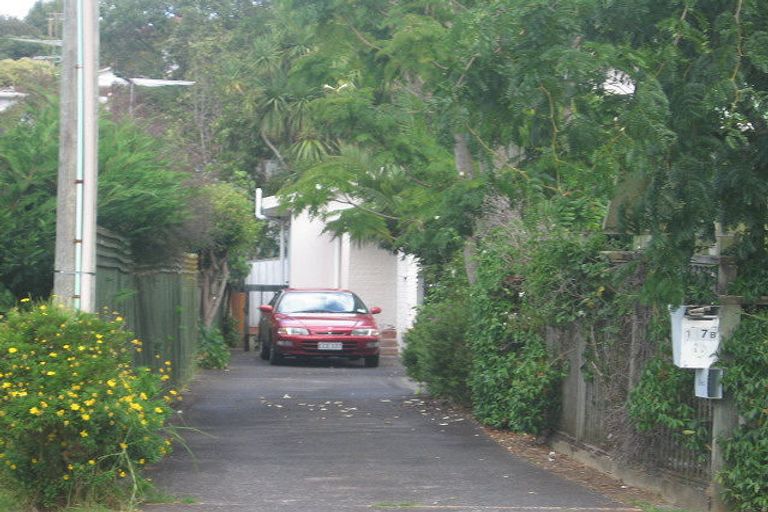 Photo of property in 2/115 Nile Road, Milford, Auckland, 0620