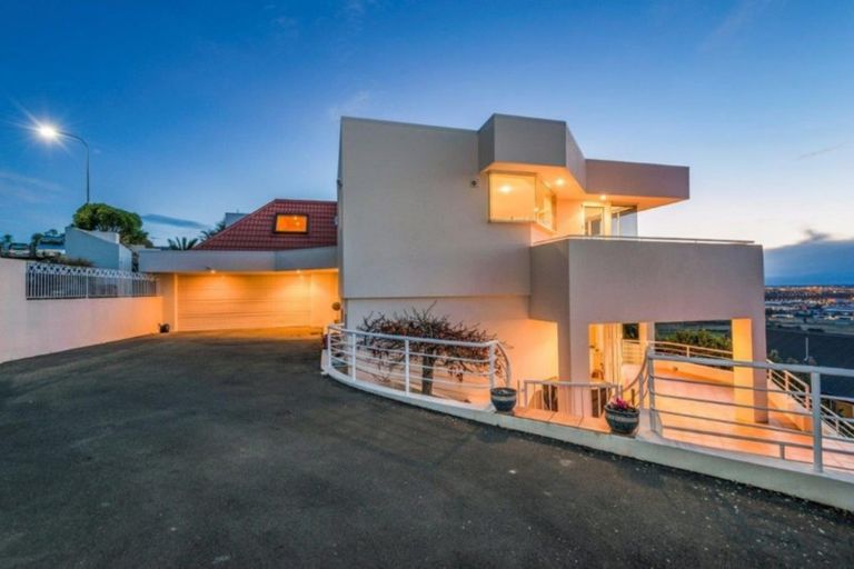 Photo of property in 126 Cannon Hill Crescent, Mount Pleasant, Christchurch, 8081
