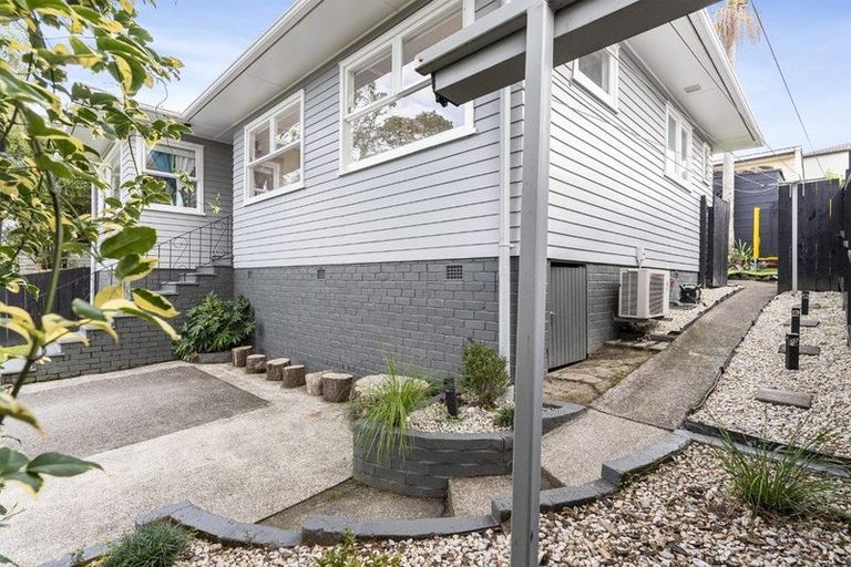 Photo of property in 1/17 Crystal Avenue, Glendene, Auckland, 0602