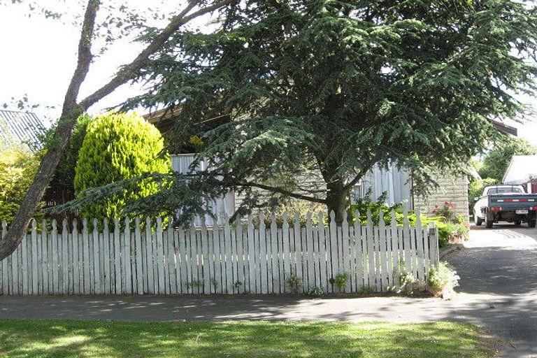 Photo of property in 4 Betula Place, Parklands, Christchurch, 8083