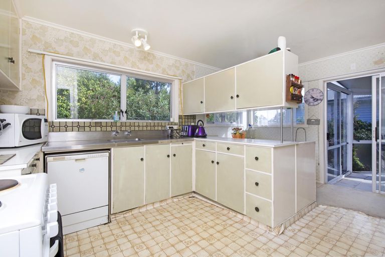 Photo of property in 6 Fenton Terrace, Cockle Bay, Auckland, 2014