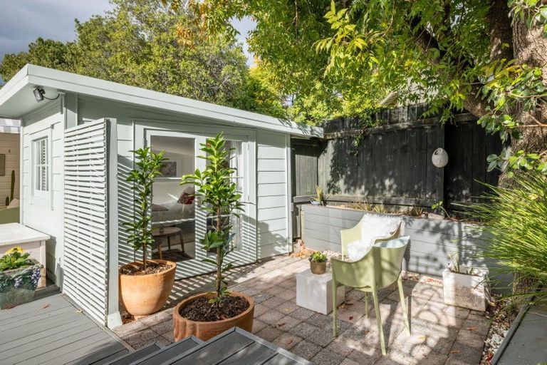 Photo of property in 6 Finnis Lane, Hospital Hill, Napier, 4110