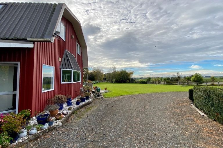 Photo of property in 563 Mangaone Road, Halcombe, Feilding, 4779