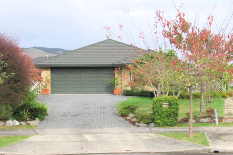 Photo of property in 36 Cranbrook Grove, Waikanae, 5036