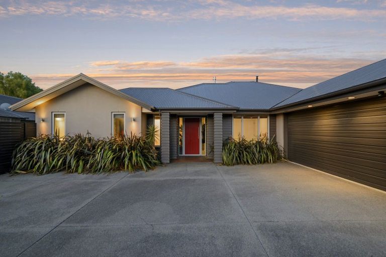 Photo of property in 25 Holbrook Way, Westmorland, Christchurch, 8025